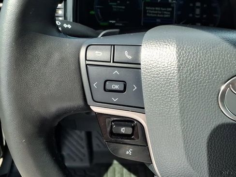 Used 2025 Toyota Camry XSE image 7