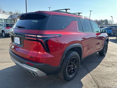 Used 2025 Chevrolet Traverse Z71 w/ Enhanced Driving Package image 3