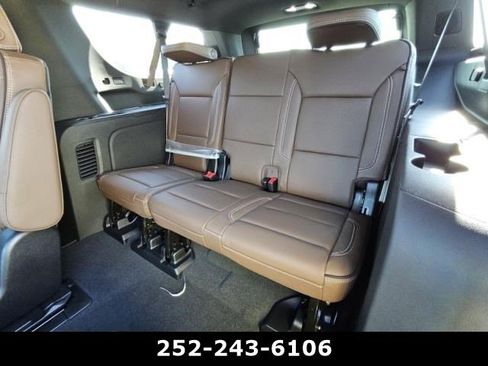 Used 2026 Chevrolet Suburban High Country AWD/4WD image 11
