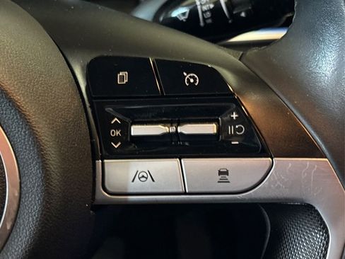 Used 2021 Hyundai Elantra Limited image 25