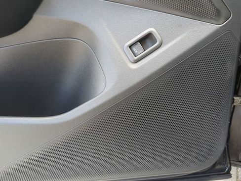 New 2026 Volkswagen Tiguan SE FWD image 19