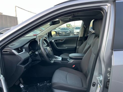 Used 2025 Toyota RAV4 XLE image 27