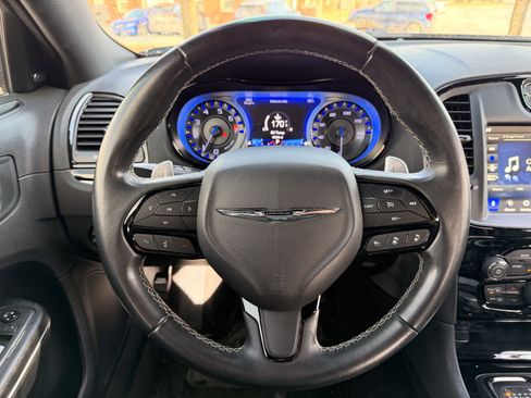 Used 2018 Chrysler 300 S w/ 300S Premium Group image 17