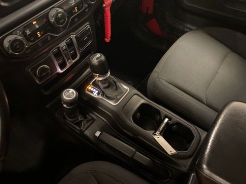 Used 2018 Jeep Wrangler Unlimited Sport S AWD/4WD image 17