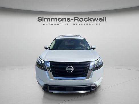 Used 2025 Nissan Pathfinder SL w/ SL Premium Package AWD/4WD image 8