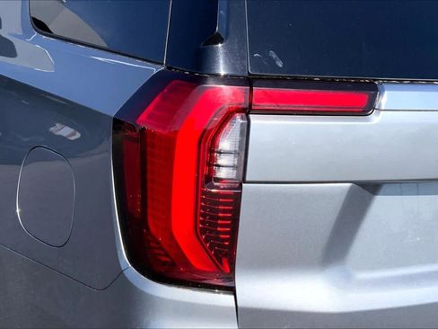 Used 2025 GMC Yukon Denali image 29