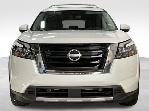 Used 2025 Nissan Pathfinder Platinum w/ Cargo Package AWD/4WD image 2