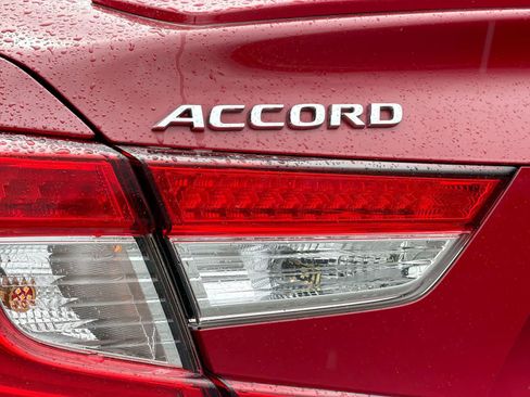 Used 2018 Honda Accord Sport image 13