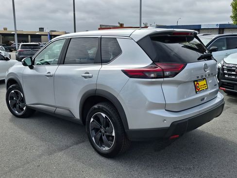 Used 2025 Nissan Rogue SV AWD/4WD image 3