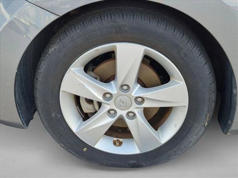 Used 2013 Hyundai Elantra GLS FWD image 9