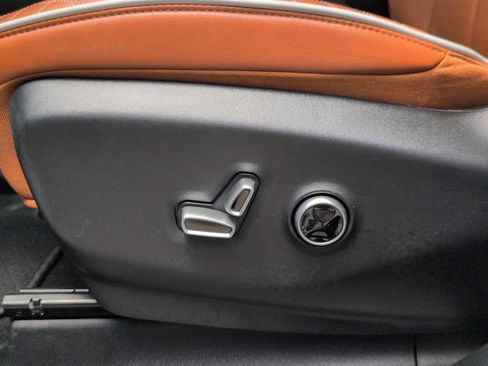 Used 2026 Chrysler Pacifica Pinnacle FWD image 5