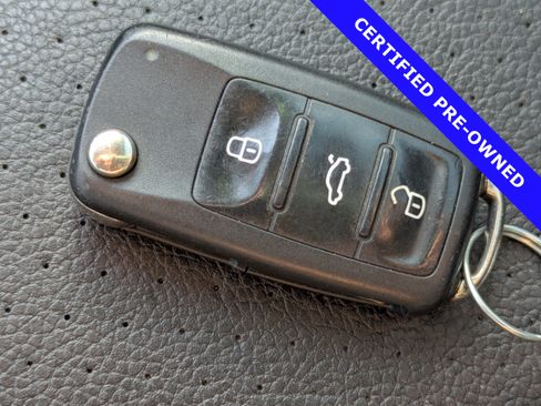 Used 2017 Volkswagen Jetta SE FWD image 32