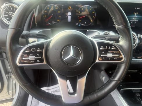 Used 2022 Mercedes-Benz GLB 250 4MATIC image 15