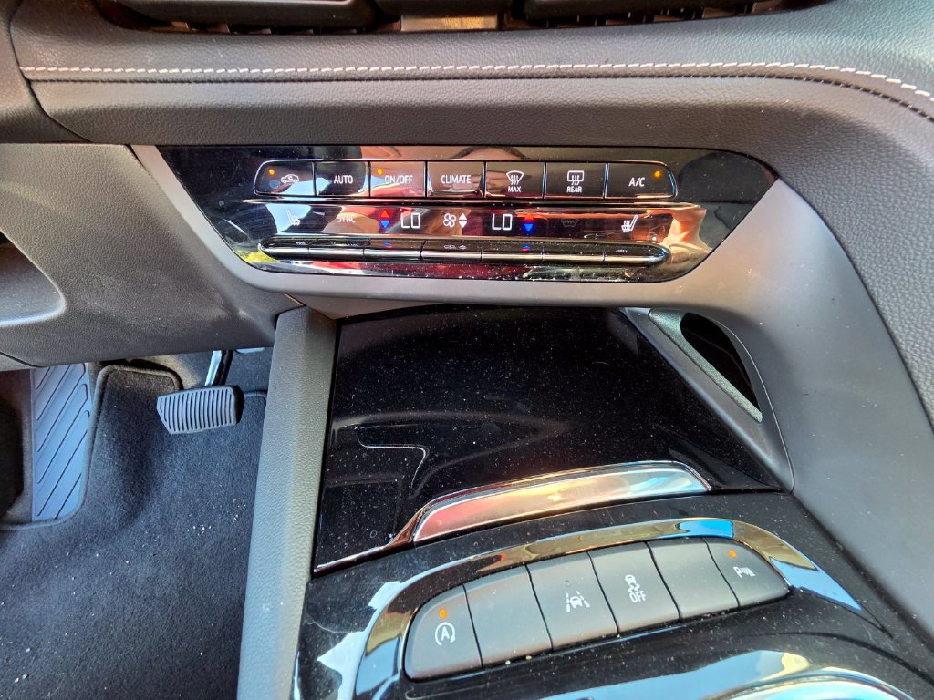 Used 2023 Buick Envision Essence FWD image 23
