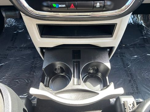 Used 2019 Dodge Grand Caravan SE w/ UConnect Hands-Free Group FWD image 35