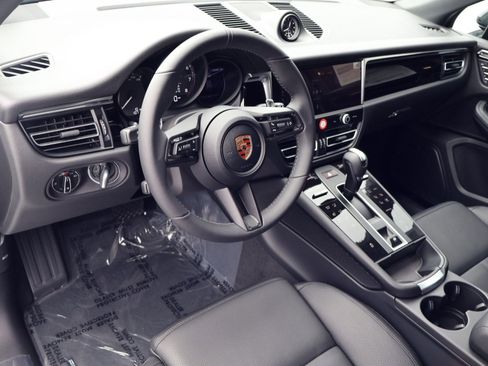 New 2026 Porsche Macan AWD/4WD image 4