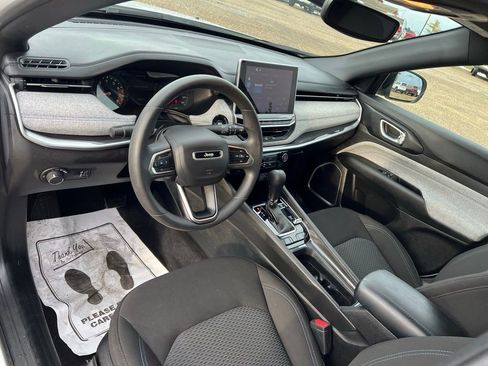 Used 2023 Jeep Compass Sport image 20