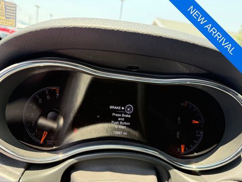 Used 2020 Jeep Grand Cherokee Altitude AWD/4WD image 12