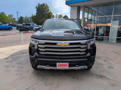 Used 2025 Chevrolet Silverado 1500 High Country w/ High Country Premium Package AWD/4WD image 8