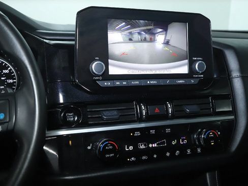 Certified 2025 Nissan Pathfinder SV FWD image 28
