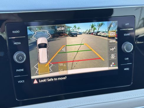 Used 2025 Volkswagen Taos SE image 27