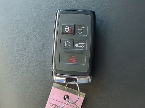 Used 2025 Land Rover Range Rover Sport SE image 35