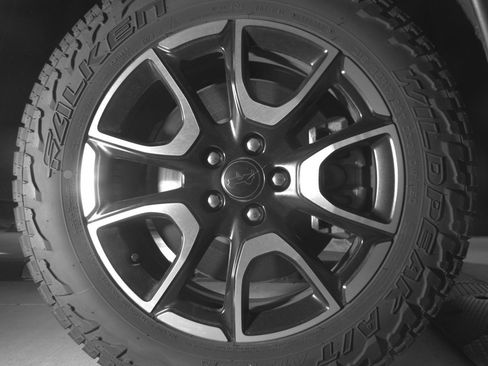 Used 2025 Jeep Compass Trailhawk image 13