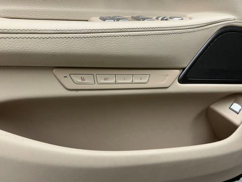 Used 2022 BMW 740i image 29