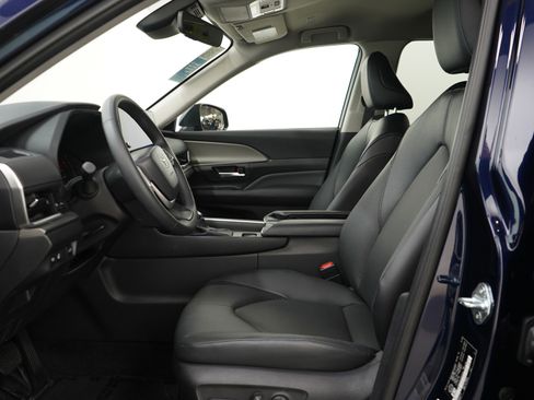 Used 2025 Toyota Grand Highlander AWD Hybrid image 25