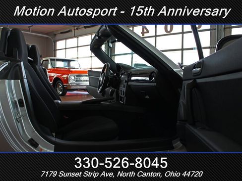 Used 2006 MAZDA MX-5 Miata Sport RWD image 32