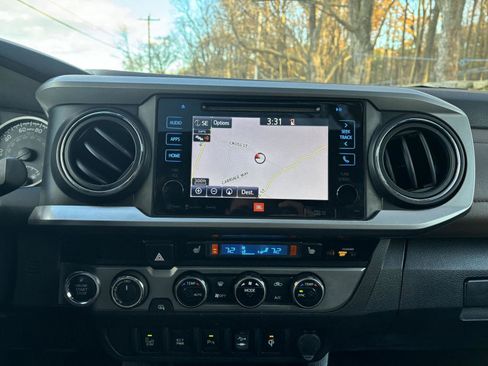 Used 2016 Toyota Tacoma Limited image 7