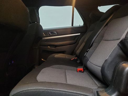 Used 2018 Ford Explorer XLT w/ Equipment Group 201A FWD image 18