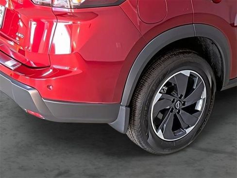 Used 2025 Nissan Rogue SV AWD/4WD image 12