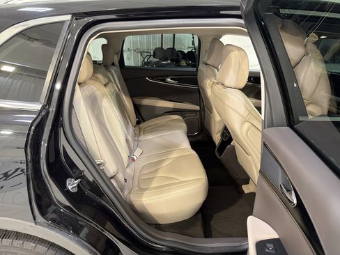 Used 2023 Lincoln Nautilus AWD w/ Premium Package image 12