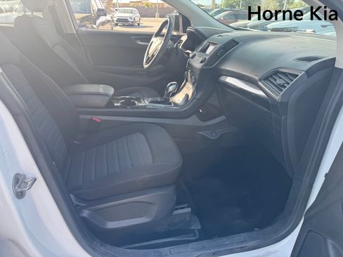 Used 2018 Ford Edge SE FWD image 25