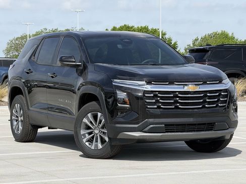 New 2026 Chevrolet Equinox LT image 2