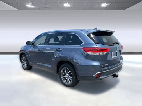 Used 2018 Toyota Highlander XLE FWD image 3