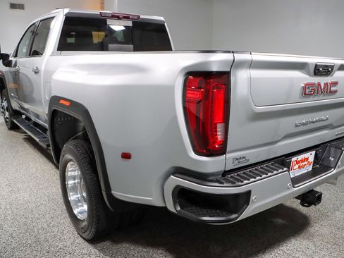 Used 2022 GMC Sierra 3500 Denali image 9