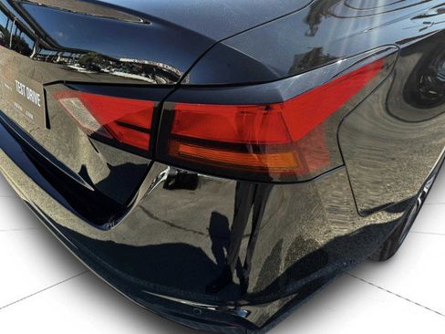 Used 2025 Nissan Altima 2.5 SV image 57