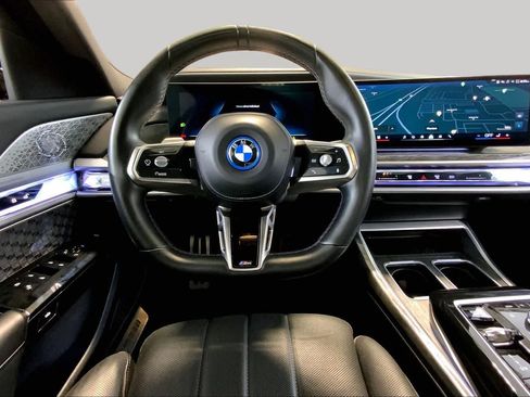 Used 2024 BMW i7 M70 AWD/4WD image 5