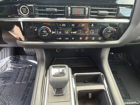Used 2023 Nissan Pathfinder SL w/ SL Premium Package FWD image 22