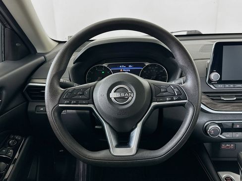 Used 2023 Nissan Altima 2.5 SV image 18