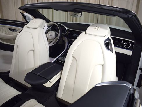 Certified 2026 Bentley Continental GTC AWD/4WD image 23