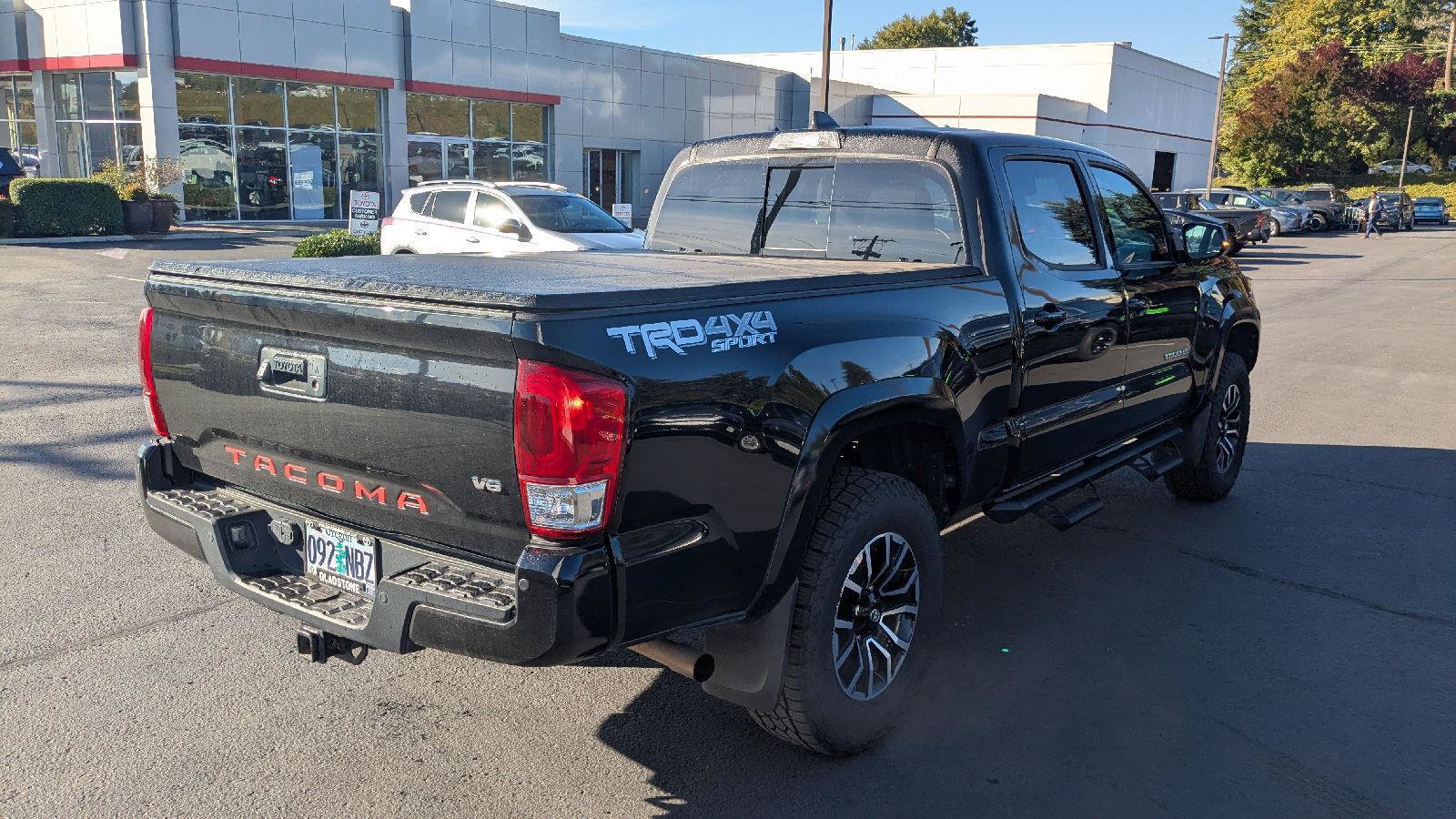 Used 2021 Toyota Tacoma TRD Sport w/ TRD Premium Sport Package AWD/4WD image 3