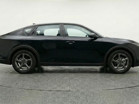 Used 2025 Kia K4 LXS image 11