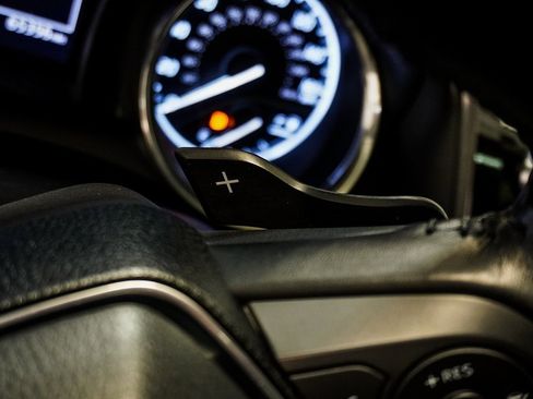 Used 2020 Toyota Camry SE image 18