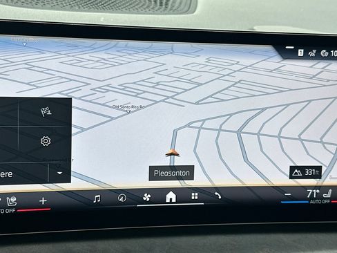 Used 2025 BMW X7 xDrive40i w/ Premium Package image 25