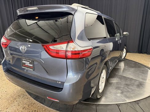Used 2017 Toyota Sienna LE w/ Protection Package FWD image 9