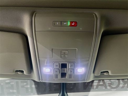 Used 2023 Volkswagen Atlas SE image 19