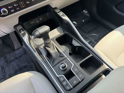 Certified 2025 Kia Sorento EX w/ Panoramic Sunroof Package FWD image 17